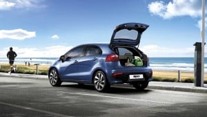 kia rio maletero