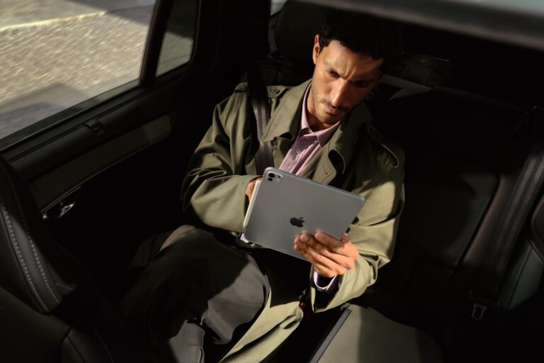 apple ipad pro lifestyle 251015